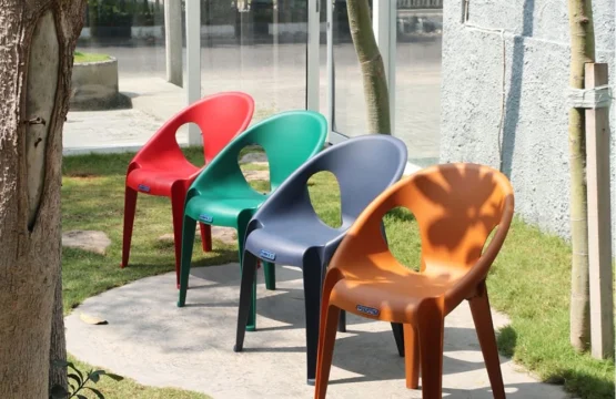 Kursi Plastik Tuff Chair